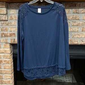 Terra & Sky women’s lace top